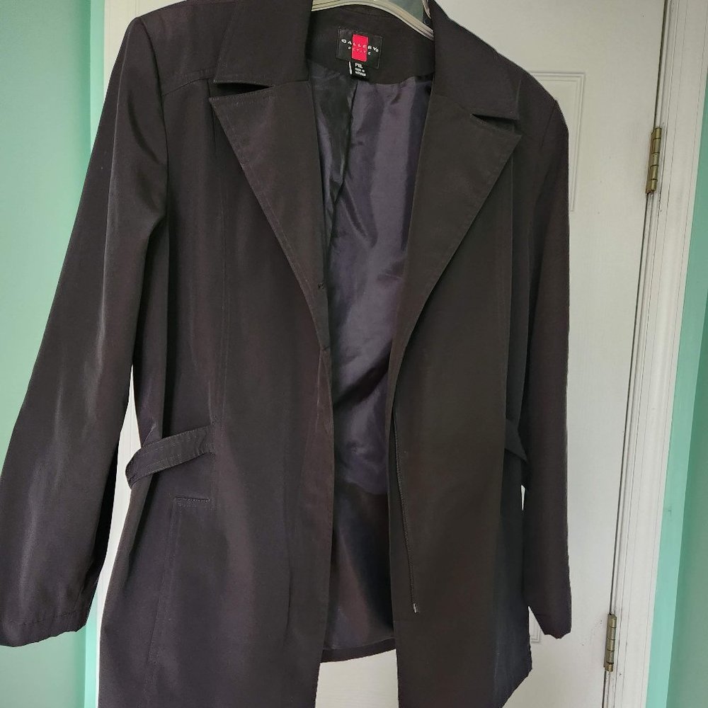 Gallery Short Trench Coat, PXL